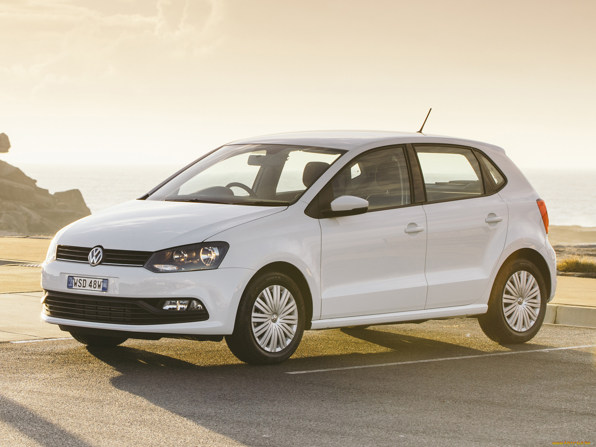 Фольксваген поло какого года. VW Polo 2015. Volkswagen Polo Hatchback 2014. Фольксваген поло 2015. Volkswagen Polo хэтчбек 2014.